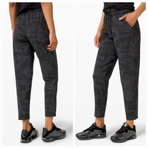 Lululemon Keep Moving Pant 7/8 High-Rise size 6 NWT